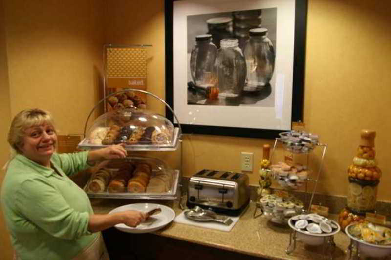 Hampton Inn Clarion Restoran fotoğraf